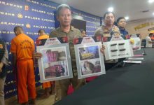 Wakapolres Karawang, Kompol Prasetyo Purbo Cahyono ungkap pengoplosan elpiji. Foto: Humas Pertamina Patra Niaga RJBB