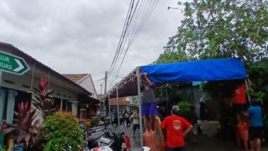 Tenda pengungsian dan dapur umum di Perumahan Taman Cikande di Jayantai, Kabupaten Tangerang. Foto Antara