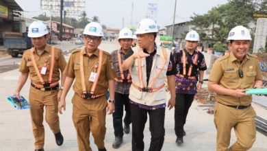 Pj Bupati Tangerang, Andi Ony Prihartono meninjau pembangunan Fly Over Cisauk. Foto: Istimewa