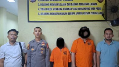 Polda Banten menangkap 2 pelaku penipuan proyek pemerintah. Foto: Budi Wahyu Iskandar