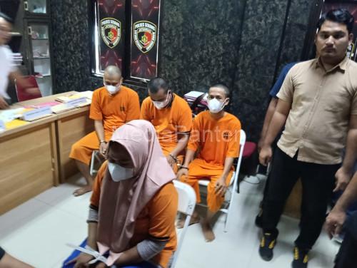 4 Pelaku penipuan calon tenaga kerja di Serang. Foto: Yono