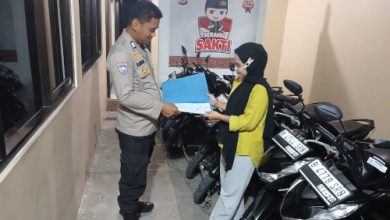 Penitipan kendaraan warga yang akan mudik ke kampung halaman di Polres Serang. foto: Yono