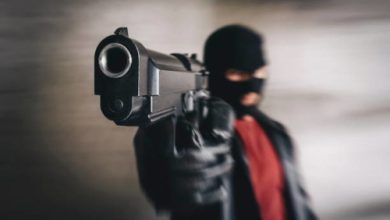 Ilustrasi pelaku kejahatan bersenjata api. Foto Istockphoto