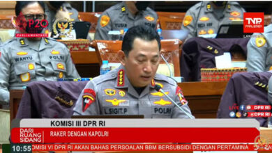 Kapolri, Jenderal Pol Listyo Sigit Prabowo memberikan kronolgis pembuhan Brig Joshua ke DPR RI. Foto: Chanel Youtube DPR RI