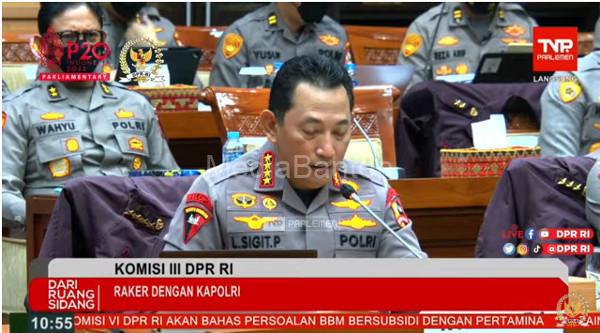 Kapolri, Jenderal Pol Listyo Sigit Prabowo memberikan kronolgis pembuhan Brig Joshua ke DPR RI. Foto: Chanel Youtube DPR RI