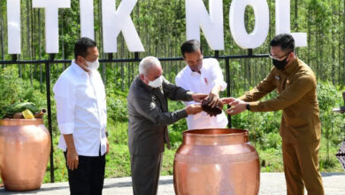 Wagub Banten mendapat giliran ke-15 menuangkan tanah dan air dari Banten.