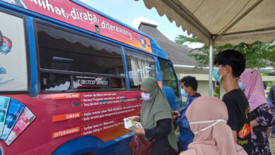 penukaran uang di kas keliling Bank Indonesia.