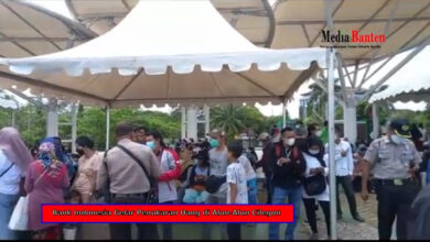 BI Perwakilan Banten gelar penukaran uang di Alun-alun Cilegon.
