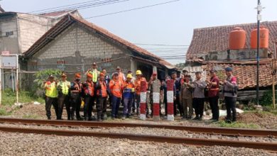 Perlintasan Kereta Api sebidang di Kampung Odeng, Kecamatan Kasemen, Kota Serang yang ditutup PT KAI. Foto Antara
