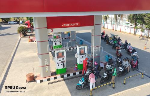 Penyaluran BBM di salah satu SPBU di Gowa. foto Pertamina Patra Niaga