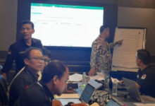 Penyandingan data C Hasil oleh KPU Banten. Foto: Antara