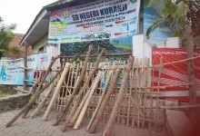 penyegelan SDN Kuranji, Kecamatan Taktakan, Kota Serang. Foto: LKBN Antara