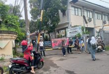 SMAN 3 Benda di Tangerang yang jalannya disegel warga setempat karena kecewa SPMB. Foto: Antara