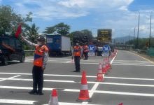 Polda Banten terapkan penyekatan arus mudik ke Merak mencegah penumpukan kendaraan. Foto Antara