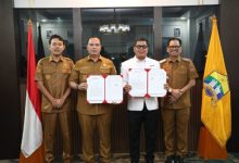 PMI Kabupaten Serang menyerahkan aset gedung ke Pemkot Serang. Foto Antara