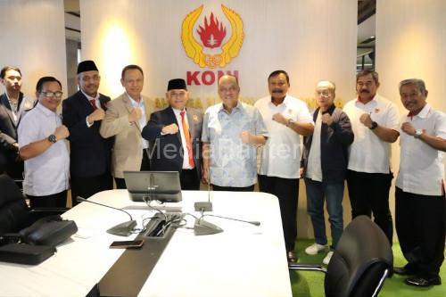 Penyerahan dokumen Koni Banten dan Lampung ke Koni Pusat. Foto Antara