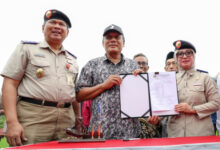 Penyerahan sertifikat dari BPN Banten. Foto: Biro Adpim Banten