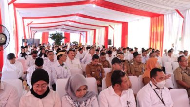 Penyerahan SK pengeshan Kopdes Merah Putih di Tangerang. Foto: Antara