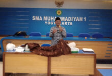 Kegiatan perawatan jenazah di SMA Muhi Yogya. Foto: Yusron Ardi Daramawan