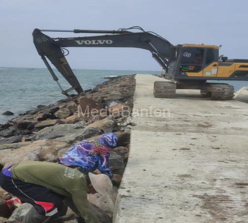 Perbaikan breakwater Cikeusik. Foto: Istimewa