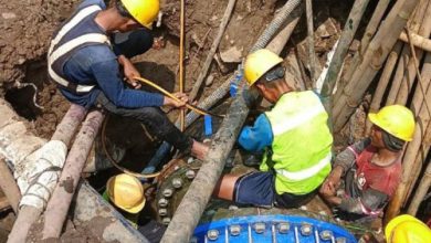 Perumda Tirta Benteng perbaiki kebocoran pipa di Jatiuwueng dan Priuk. Foto: Antara