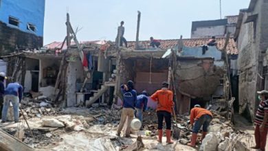 Pemkot Tangsel mulai perbaiki rumah korban ledakan di Pamulang. Foto: Antara