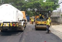 Perbaikan jalan di Kota Tangerang. Foto Antara