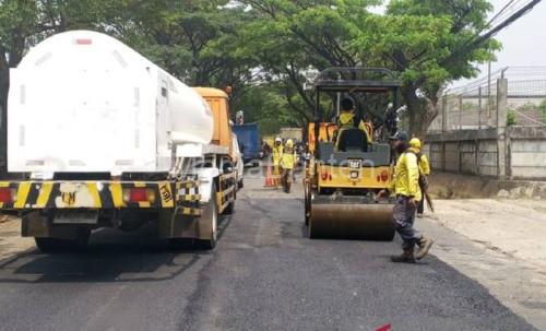 Perbaikan jalan di Kota Tangerang. Foto Antara