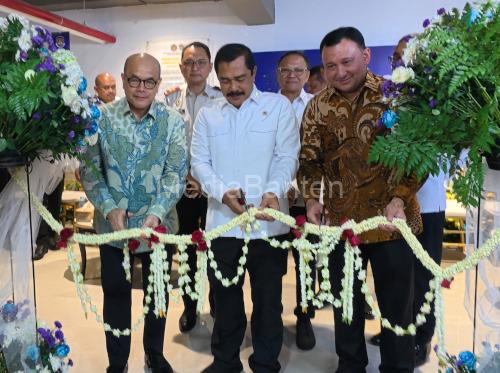 Menteri Impas, Agus Adrianto meresmikan imigration lounge di PIK Avenue Jakarta Utara. Foto Istimewa