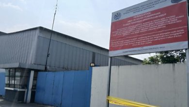 Papan peringatan dari DLHK Kab Tangerang soal pencemaran lingungan. Foto: Antara