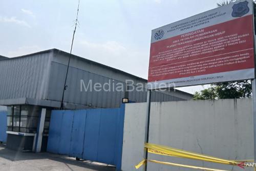 Papan peringatan dari DLHK Kab Tangerang soal pencemaran lingungan. Foto: Antara