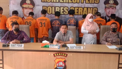 Konferensi Pers penangkapan 14 pelaku judi di Serang. Foto: Yono