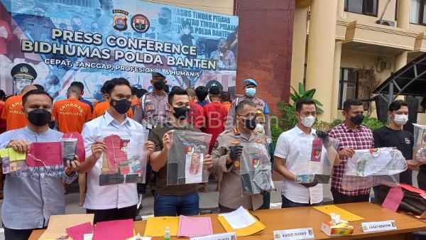 Kabid Humas Polda Banten, Kombel Pol Shinto Silitonga gelar konferensi pers praktik perjudian. Foto: Aden Hasanudin