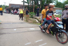 Ini perlintasan KA di Desa Silebu tanpa palang pintu yang rawan ditabrak KA. Foto: Aden Hasanudin