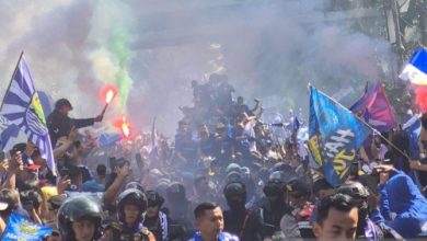 Ratusan ribu bobotoh Persib Bandung tumpah ruah ke jalanan. Foto Antara