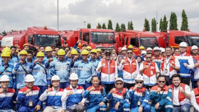Pasukan Awak Mobil Tangki (AMT) dari Pertaminia tengah berjuang memulihkan distribusi energi. Foto Humas Pertamina Patra Niaga RJBB
