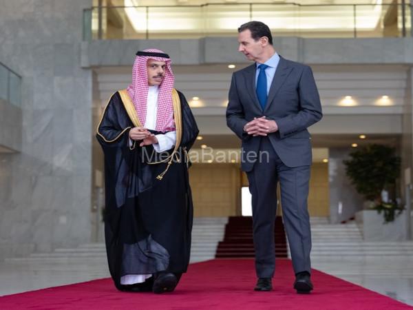 Pertemuan Menlu Arab Saudi dan Presiden Suriah. Foto: Arab News