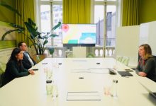 Pertemuan Menteri Komdigi, Metya Hafid dengan Vice Presiden Google Paris, Leslie Miller. Foto: Web Komdigi