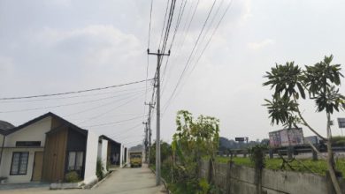 Perumahan Pondok Pangampelan Indah disoroti karena mepet ke jalan tol Tangerang - Merak. Foto: Budi Wahu Iskandar
