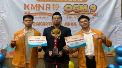 2 Murid dan 1 Guru raih medali perunggu di Kompetisi Matemtika Nalaria Relaistik ke-19. Foto: Yusron Ardi Darma