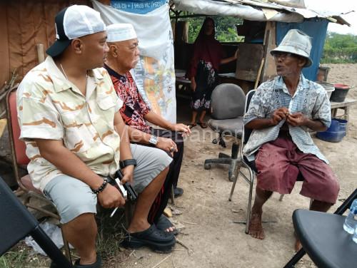 Kapolres Serang, AKBP Condro Sasongko silaturahmi dengan petani cabai. Foto: Yono