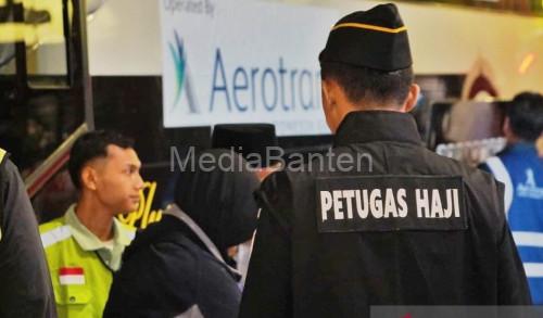 Petugas Haji di Bandara Soetta. Foto Antara