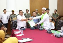 Pj Gubernur Banten, Ucok Abdulrouf Damenta menemui perwakila FPI Banten soal protes PIK2. Foto: Biro Adpim Banten