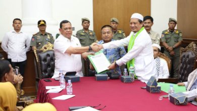 Pj Gubernur Banten, Ucok Abdulrouf Damenta menemui perwakila FPI Banten soal protes PIK2. Foto: Biro Adpim Banten