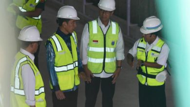 Pj Gubernur DKI Jakarta, Heru Budi Hartono dampingi Presiden RI, Joko Widodo tinjau pembangunan MRT. Foto: Diskominfotik DKI Jakarta