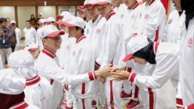 Pj Gubernur DKI Jakarta, Heru Budi Hartono lepaskan 22 atlet paralimpik. Foto: Diskominfo DKI Jakarta