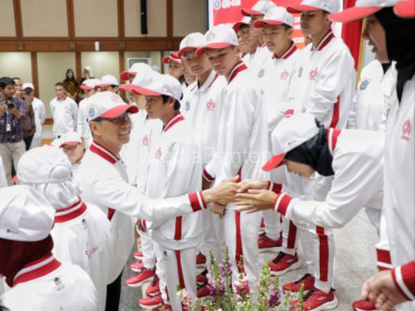 Pj Gubernur DKI Jakarta, Heru Budi Hartono lepaskan 22 atlet paralimpik. Foto: Diskominfo DKI Jakarta