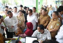 Pj Gubernur Banten, Ucok Abdul Rouf Damenta mendapingi Menteri Kependudukan dan Pembanguna Keluarga di Tangerang. Foto: Biro Adpim Banten