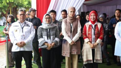 Pj Gubernur Banten, Ucok Abdul Rouf Damenta sambut istri Wapres RI, Selvi Gibran Rakabuming. Foto: Biro Adpim Banten