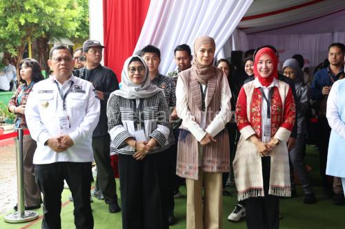 Pj Gubernur Banten, Ucok Abdul Rouf Damenta sambut istri Wapres RI, Selvi Gibran Rakabuming. Foto: Biro Adpim Banten